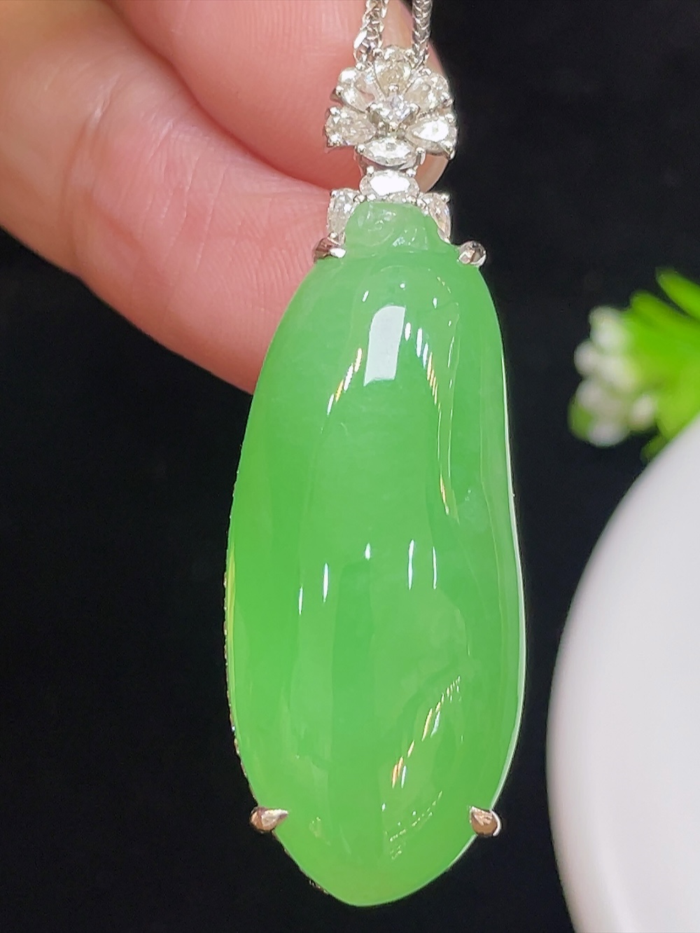 【冰种阳绿，福瓜】大件饱满，通透水润，玉质细腻，翠色鲜艳，18k金奢华钻石镶嵌️，34.2-14.3-6.6