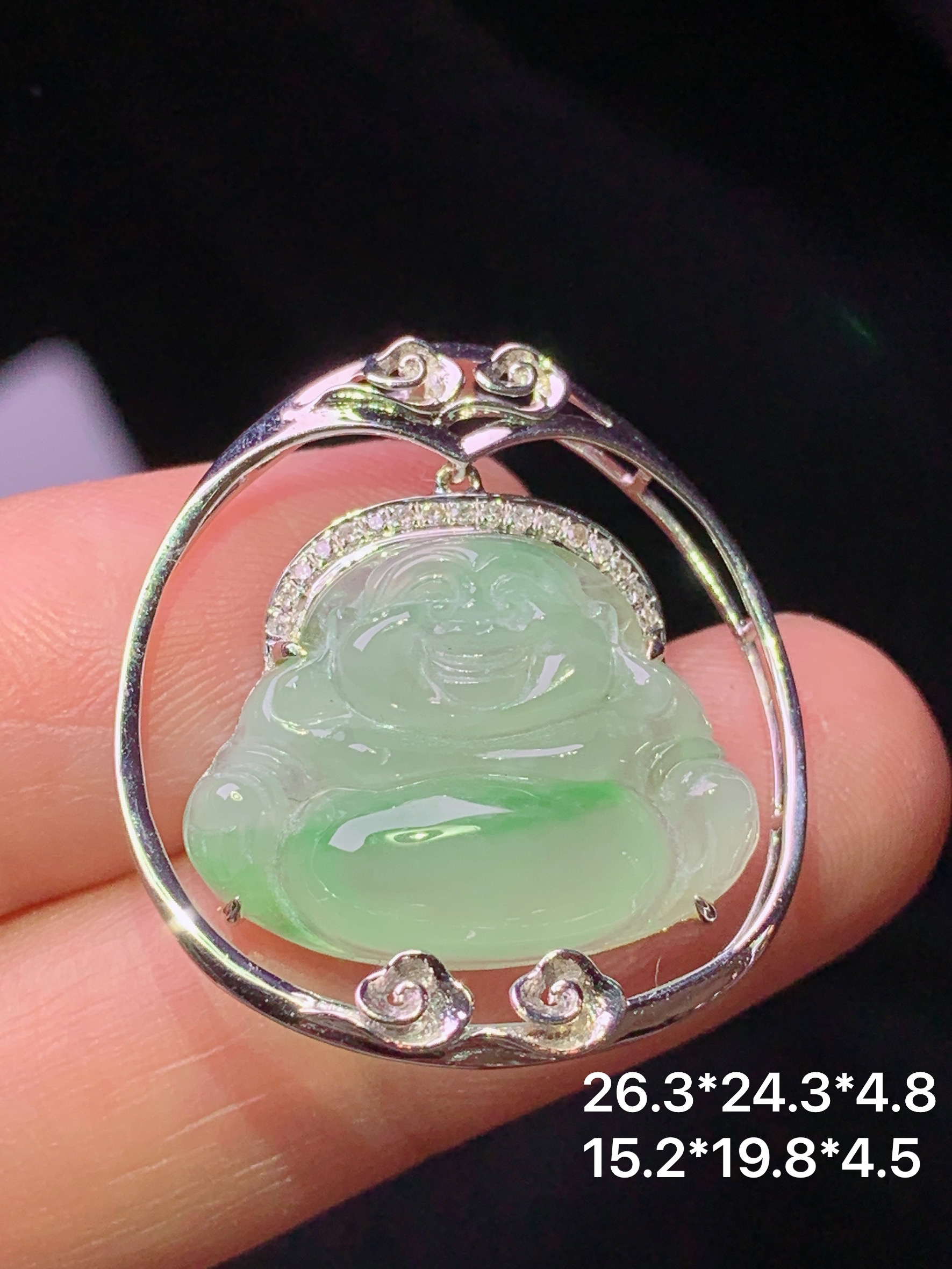 18k金钻镶嵌飘绿佛公吊坠 玉质细腻 色泽艳丽清新 水润亮眼 整体尺寸26.3*24.3*4.8 d4