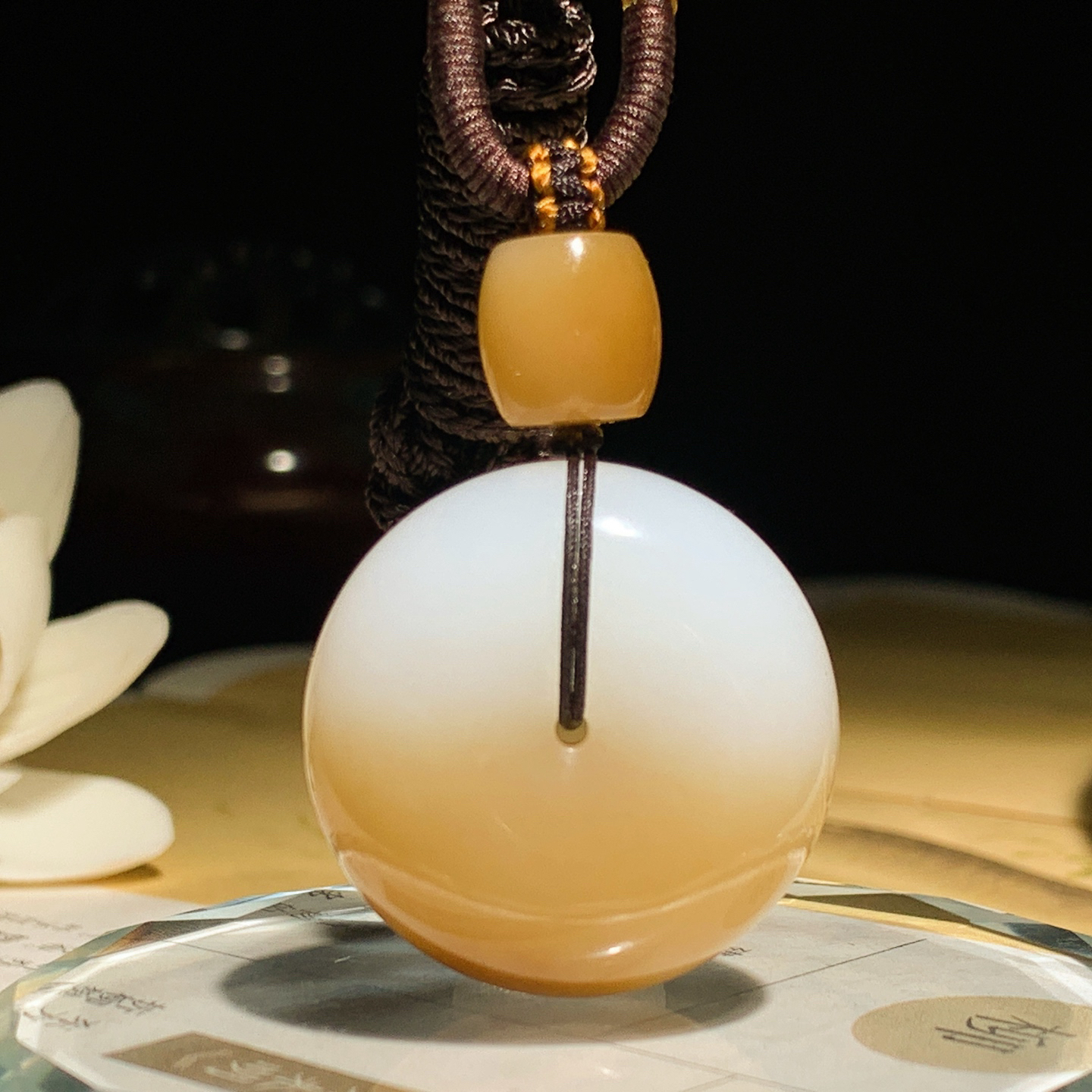 新疆和田玉且末糖平安扣挂件 尺寸29/14重26.5克！玉质细腻油润 底色纯净 脂粉好，品质好。lt