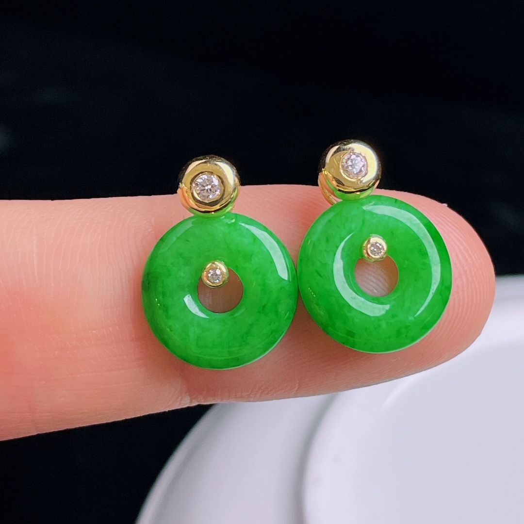 ️辣绿耳钉，18k镶嵌，老种起光，细底通透，尺寸：裸石12/3mm0923