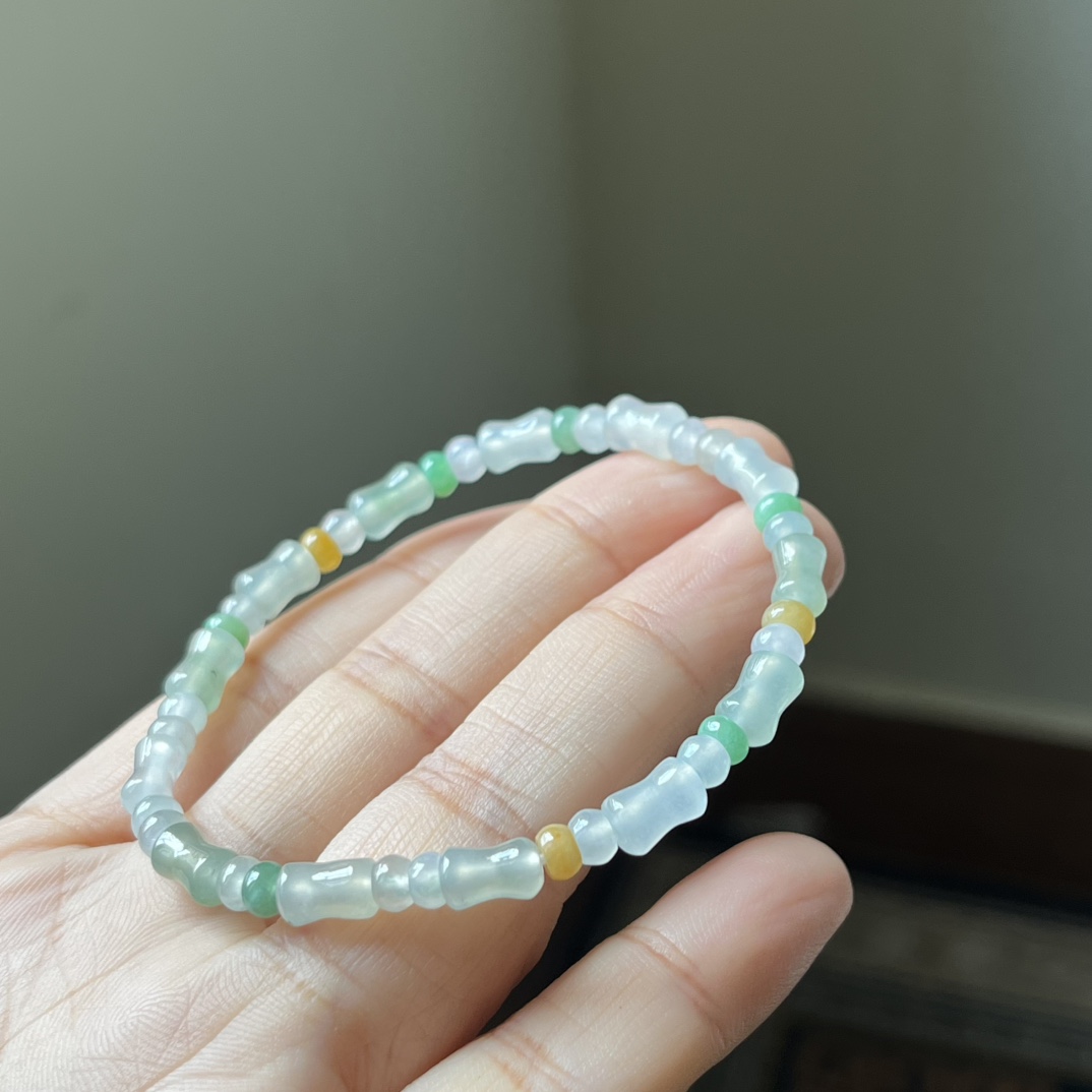 冰种多彩竹节鼓珠手链，节节高升，种水好，冰透，尺寸7.2×5.6，一串，只有一串哦
