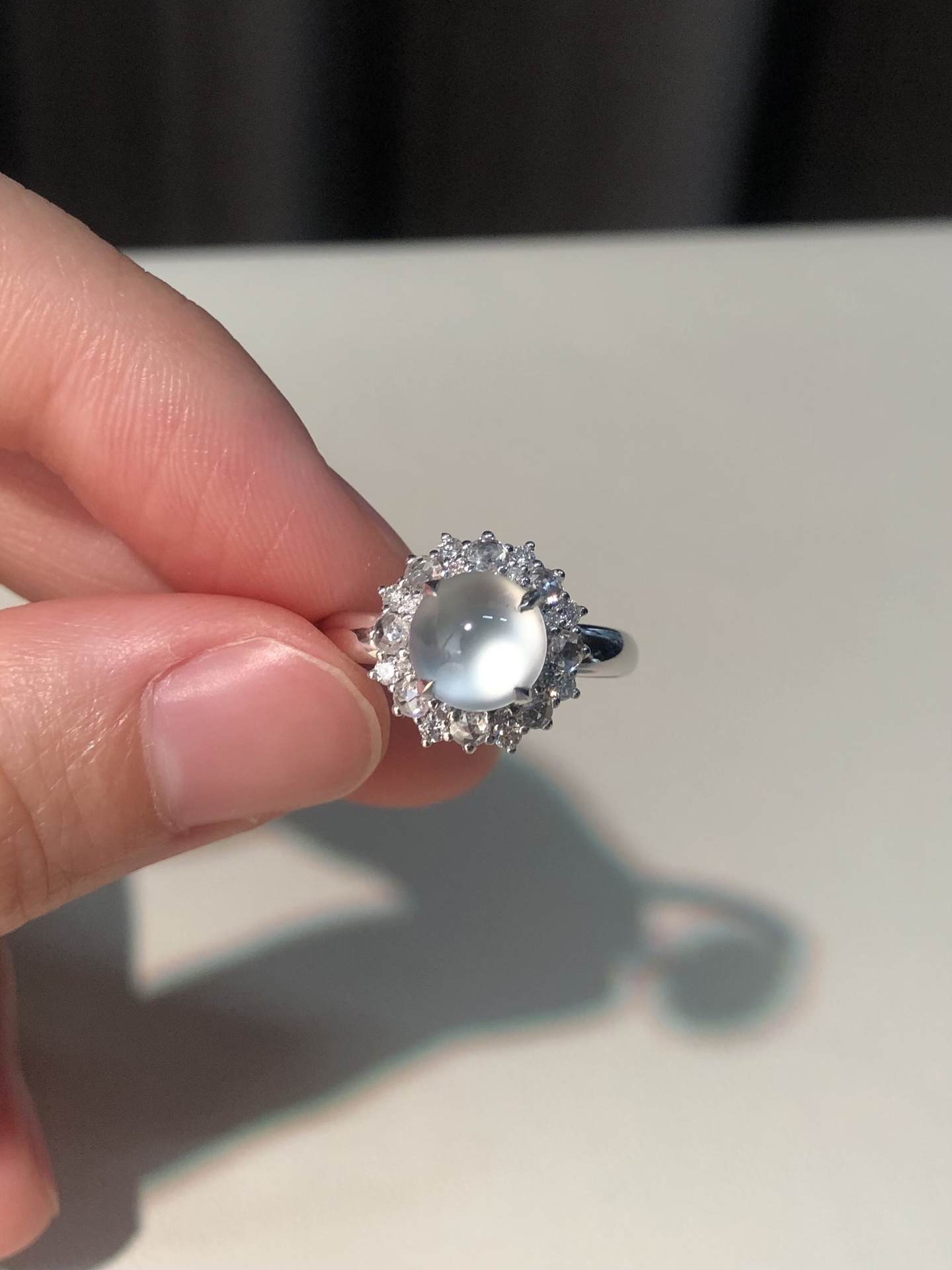 ️ 18k金镶嵌冰种蛋面戒指，尺寸11.7×11.7×10.0裸石6.9×7.0
