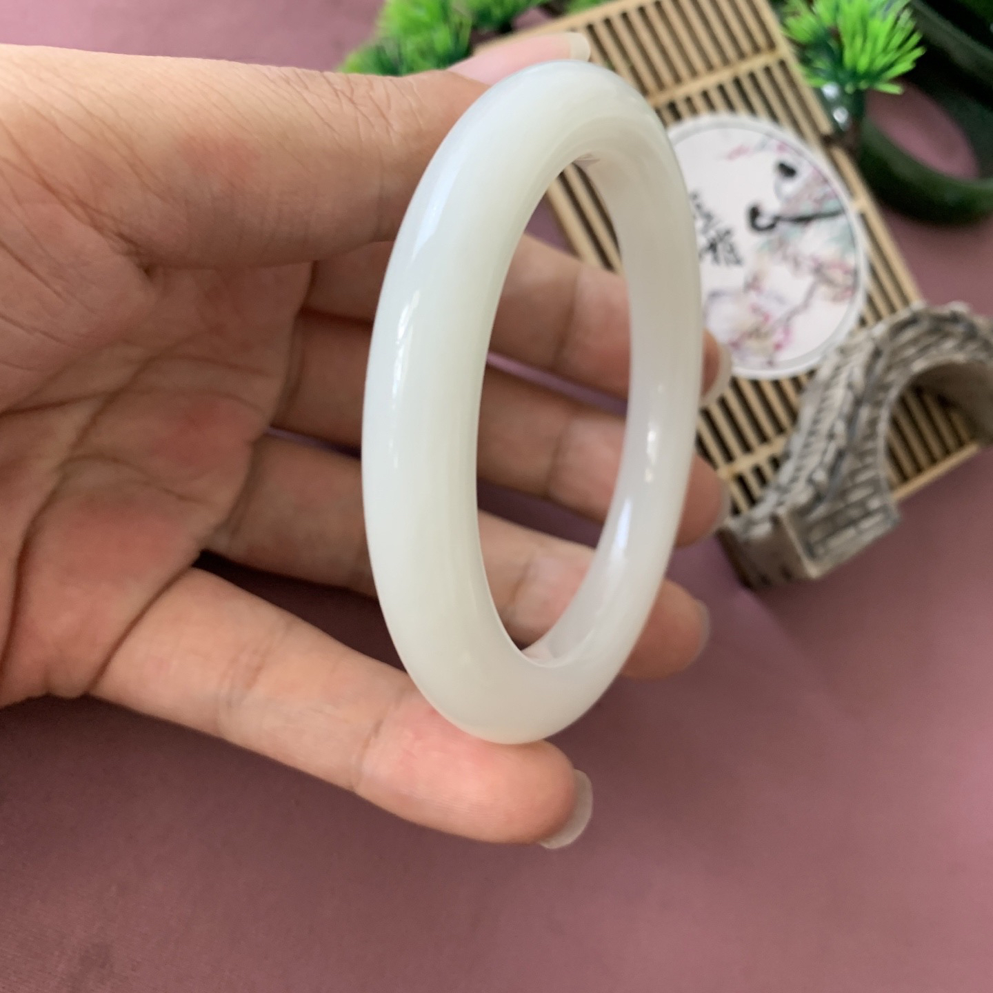 和田玉63.5圈羊脂白手镯！圈口63.5玉质细腻油润 底色纯净 脂粉好，品质高。