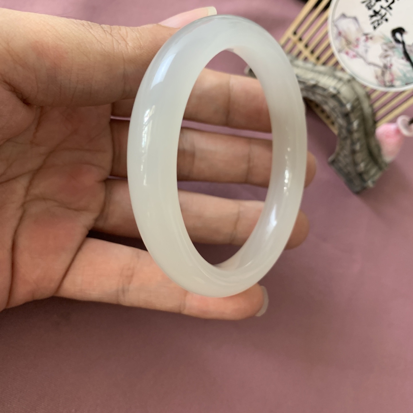 和田玉60.3圈口藕粉色手镯！玉质细腻油润 底色纯净 ，脂粉好，品质高