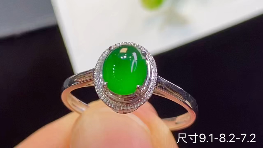 ️ 18k金+钻阳绿蛋面戒指，无裂，9.1-8.2-7.2