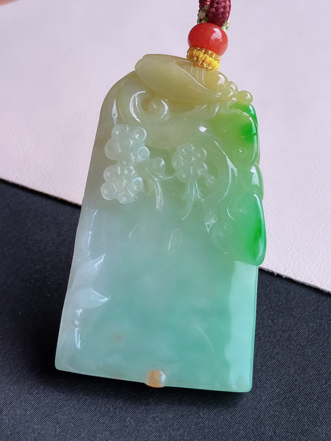 ️，三彩傲骨寒梅平安牌，简约时尚，尺寸60/35/6/自然光实拍