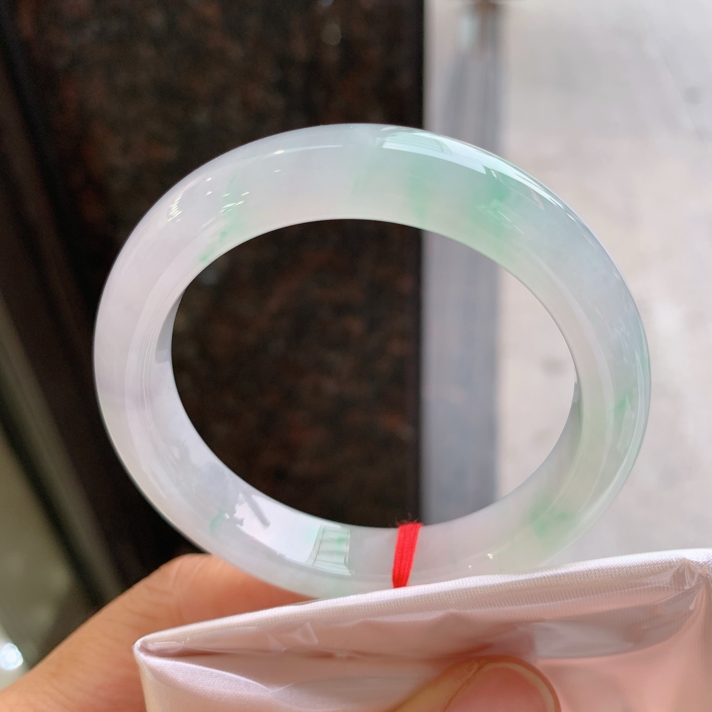 正圈冰飘绿 无裂 尺寸：51/10.8/8.5 小圈口