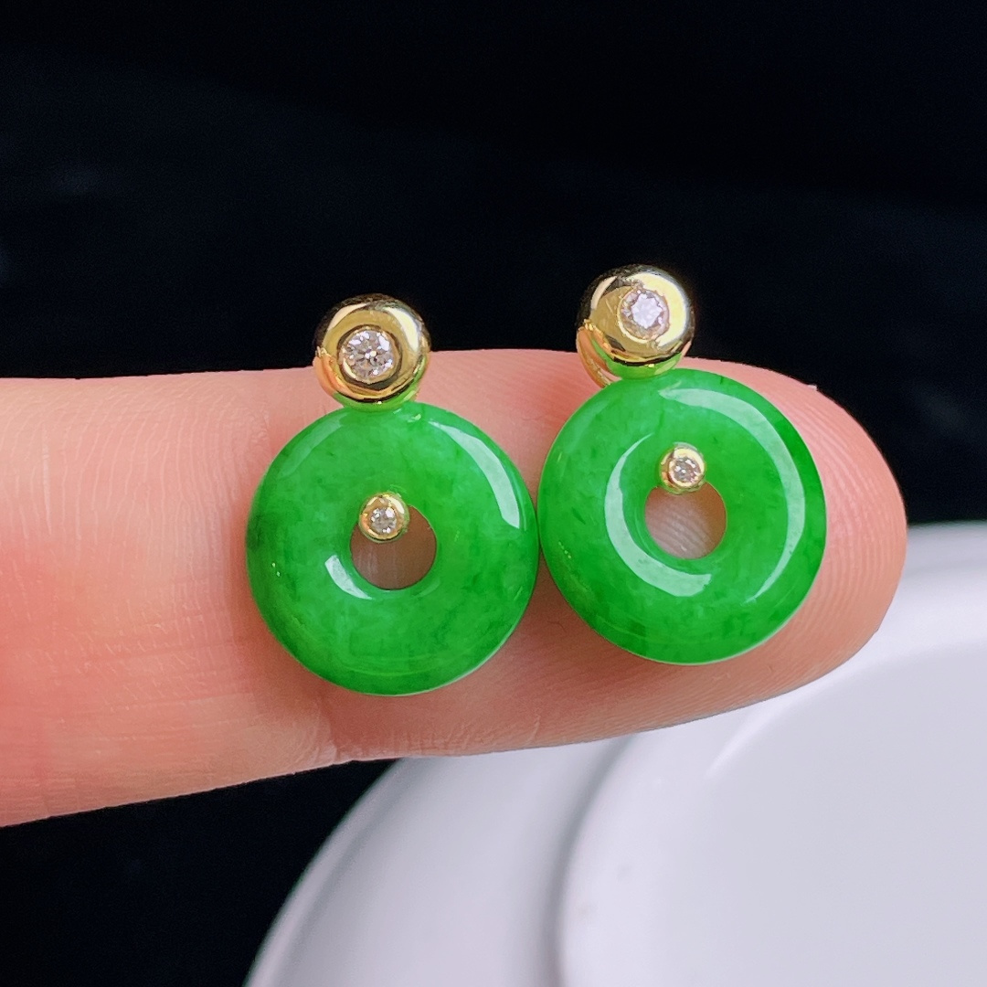 ️辣绿耳钉，18k镶嵌，老种起光，细底通透，尺寸：裸石12/3mm0923