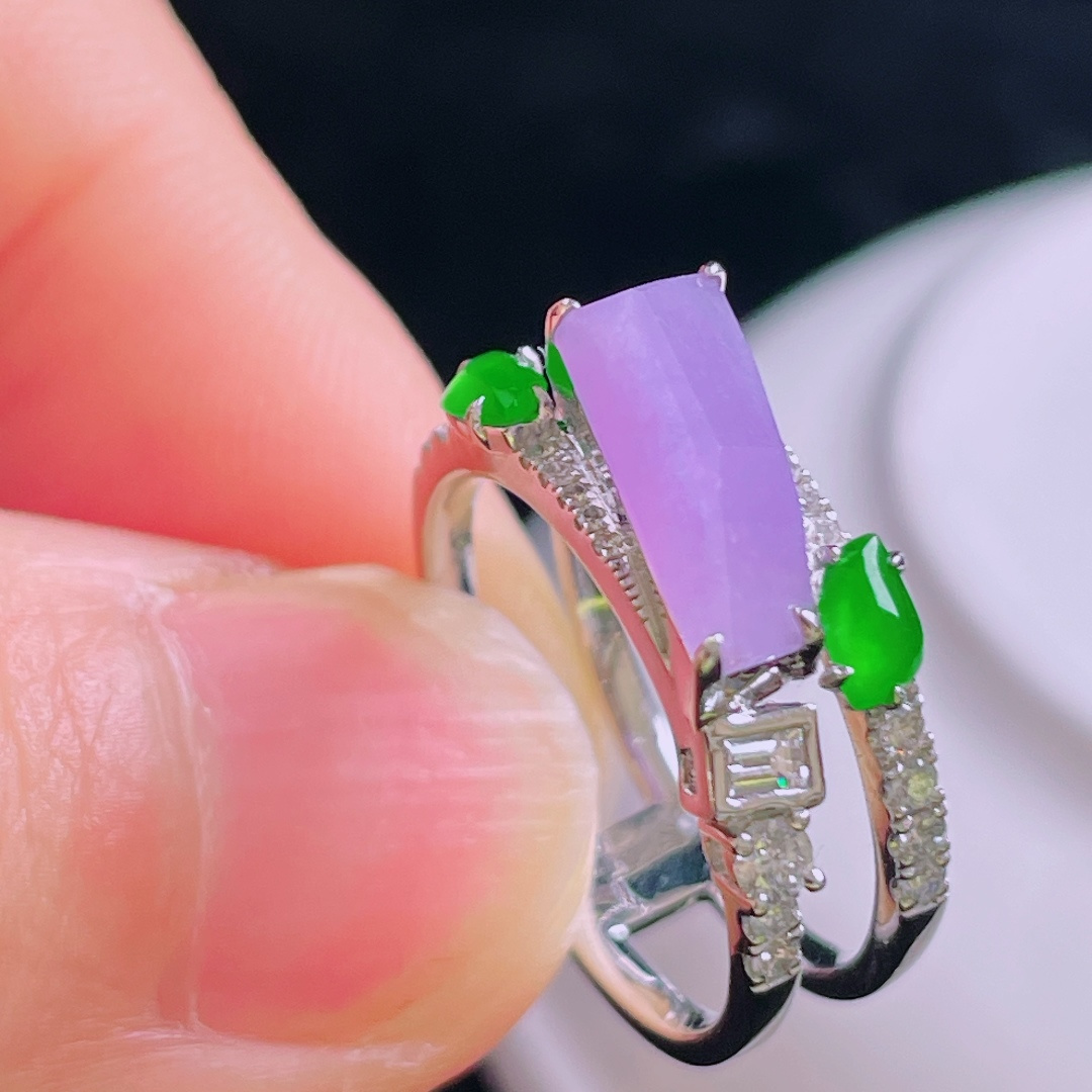 ️冰紫戒指，18k镶嵌，老种起光，细底通透，尺寸：裸石12.7/4.4/2.8mm0923