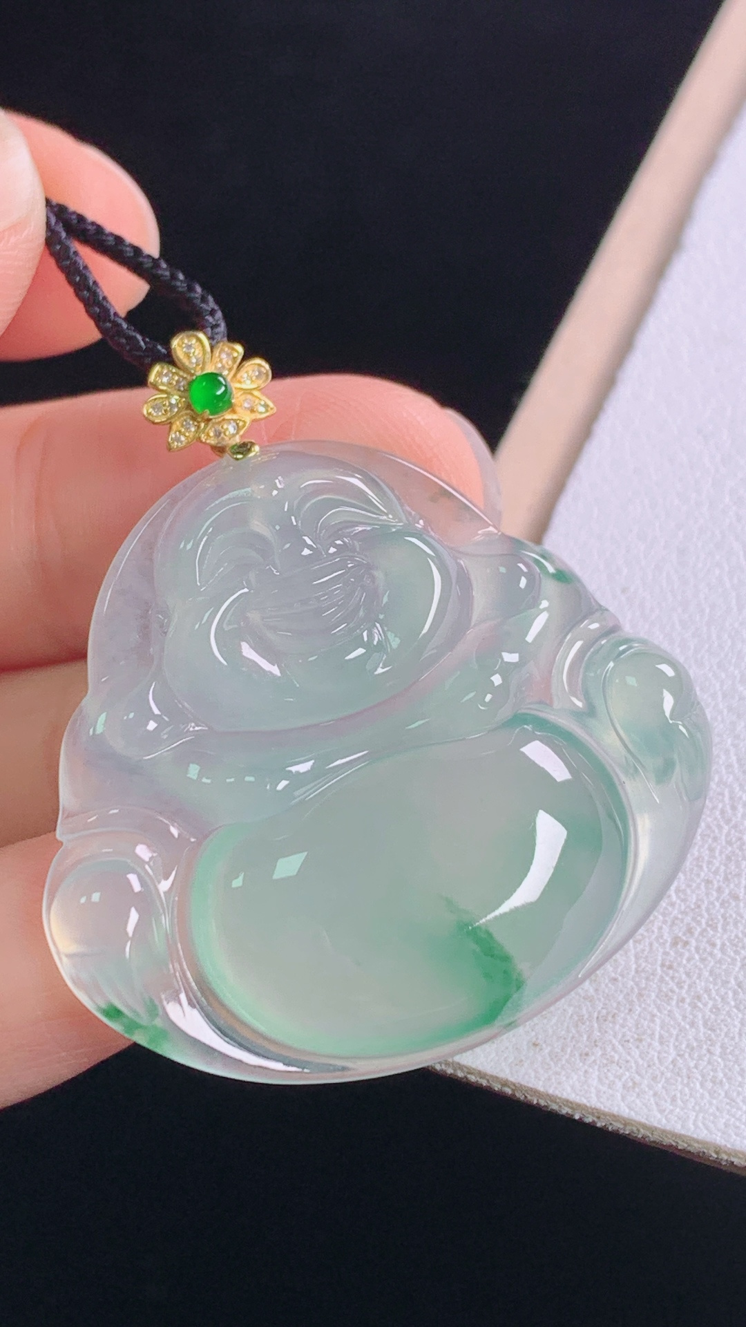 ️冰飘花佛公吊坠，18K真金真钻，花色灵动，水润荧光，无裂，尺寸:38.3-30.9-34.7-5