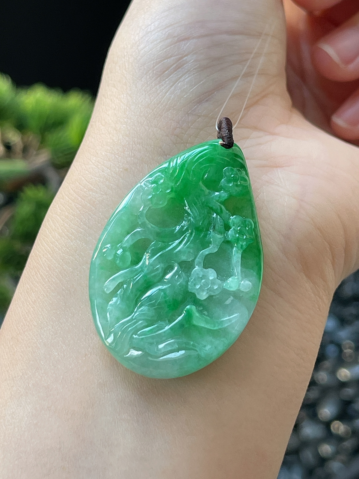 翡翠糯化种绿色山水牌挂件