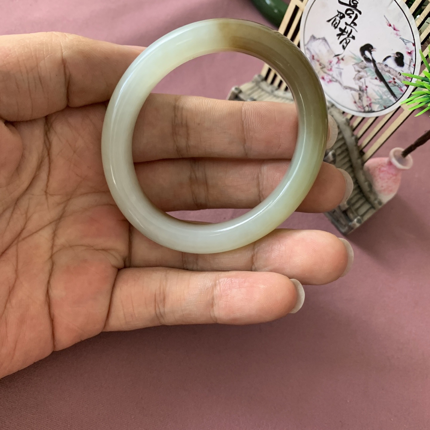 和田玉51圈且末糖料贵妃手镯！精品楼兰三色手镯，内径长/宽54/47宽玉质细腻油润 底色纯净 无裂无黑脂粉好，品质高。