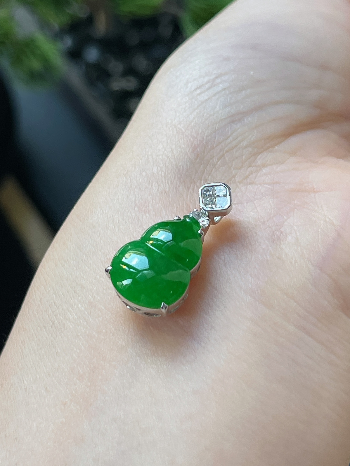 翡翠冰糯种绿色葫芦，印记：Au750,伴钻石