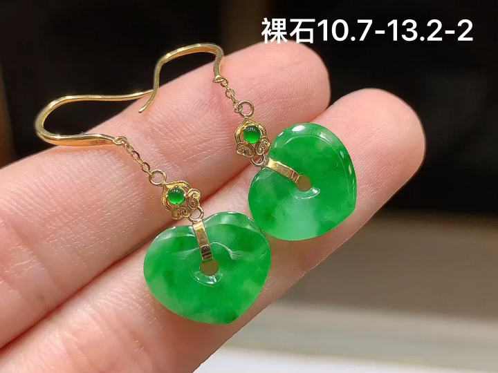 ️ 18K 阳绿爱心耳坠 无裂 尺寸，10.7-13.2-2