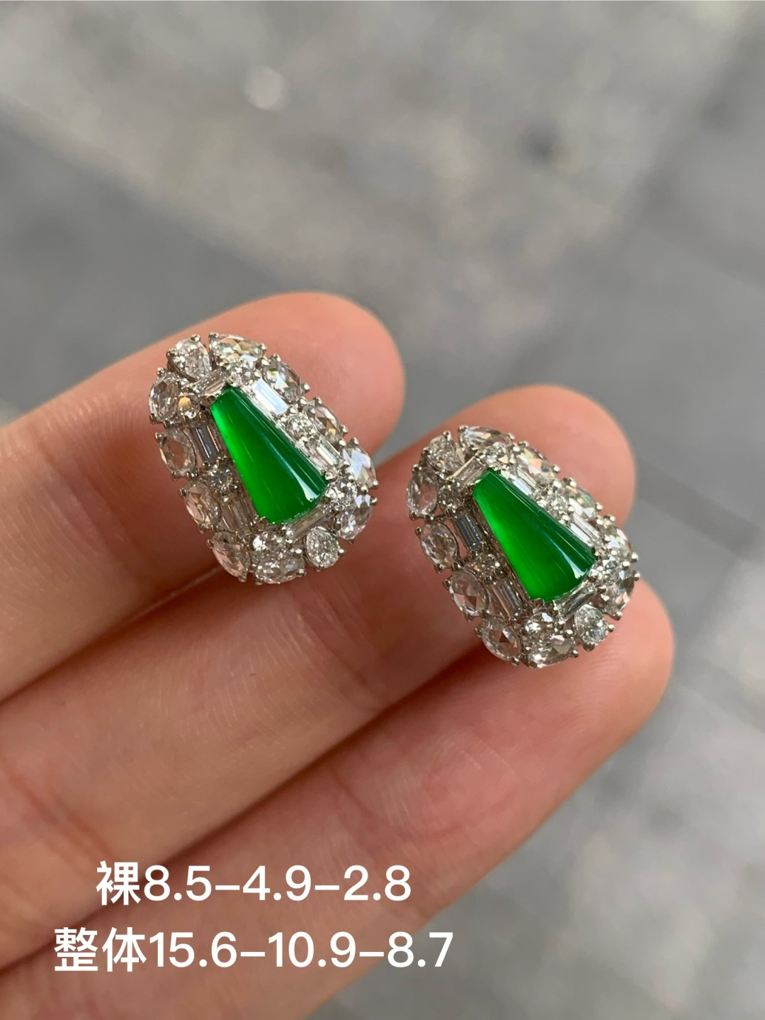 ️阳绿耳扣，无裂 18k金镶嵌，8.5-4.9-2.8