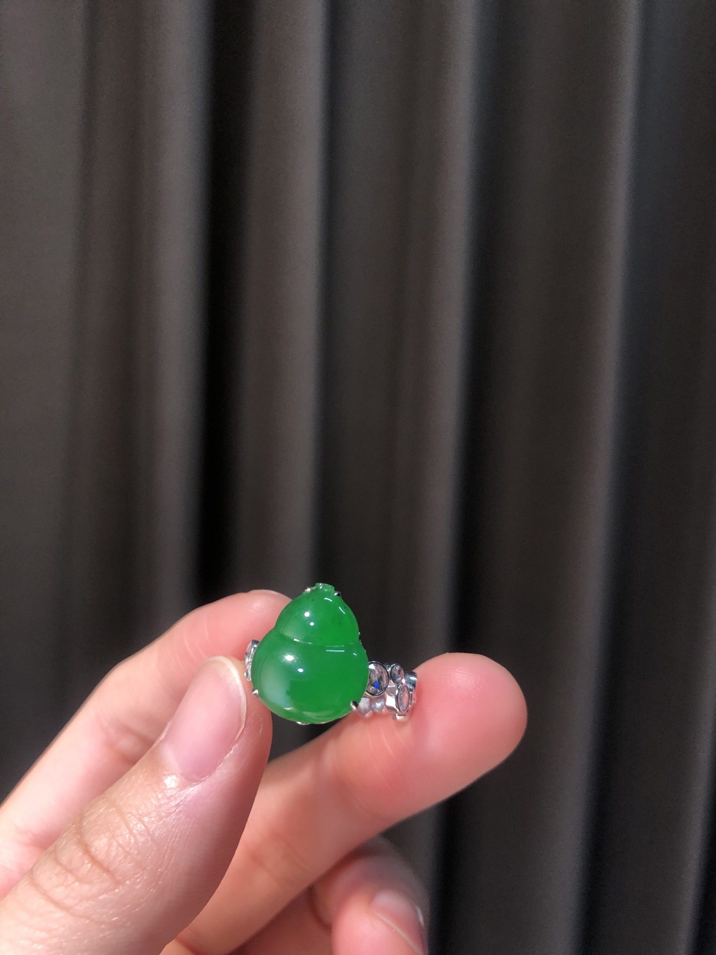 ️ 18k【金镶嵌冰绿葫芦戒指】 尺寸：13.6×11.9×8.2 裸石13.6×11.9 玉润千