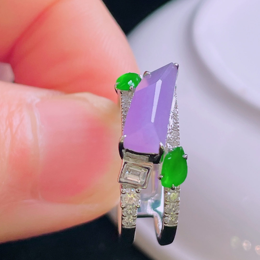 ️冰紫戒指，18k镶嵌，老种起光，细底通透，尺寸：裸石12.7/4.4/2.8mm0923