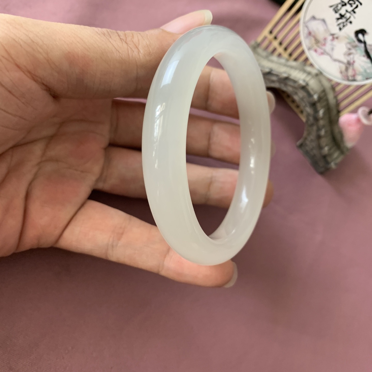 和田玉60.3圈口藕粉色手镯！玉质细腻油润 底色纯净 ，脂粉好，品质高