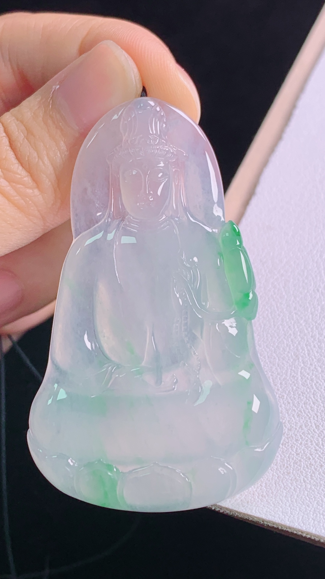 ️冰飘绿观音 翠色灵动，清透水润，无裂，尺寸:56.6-34.8-5.1mm 20