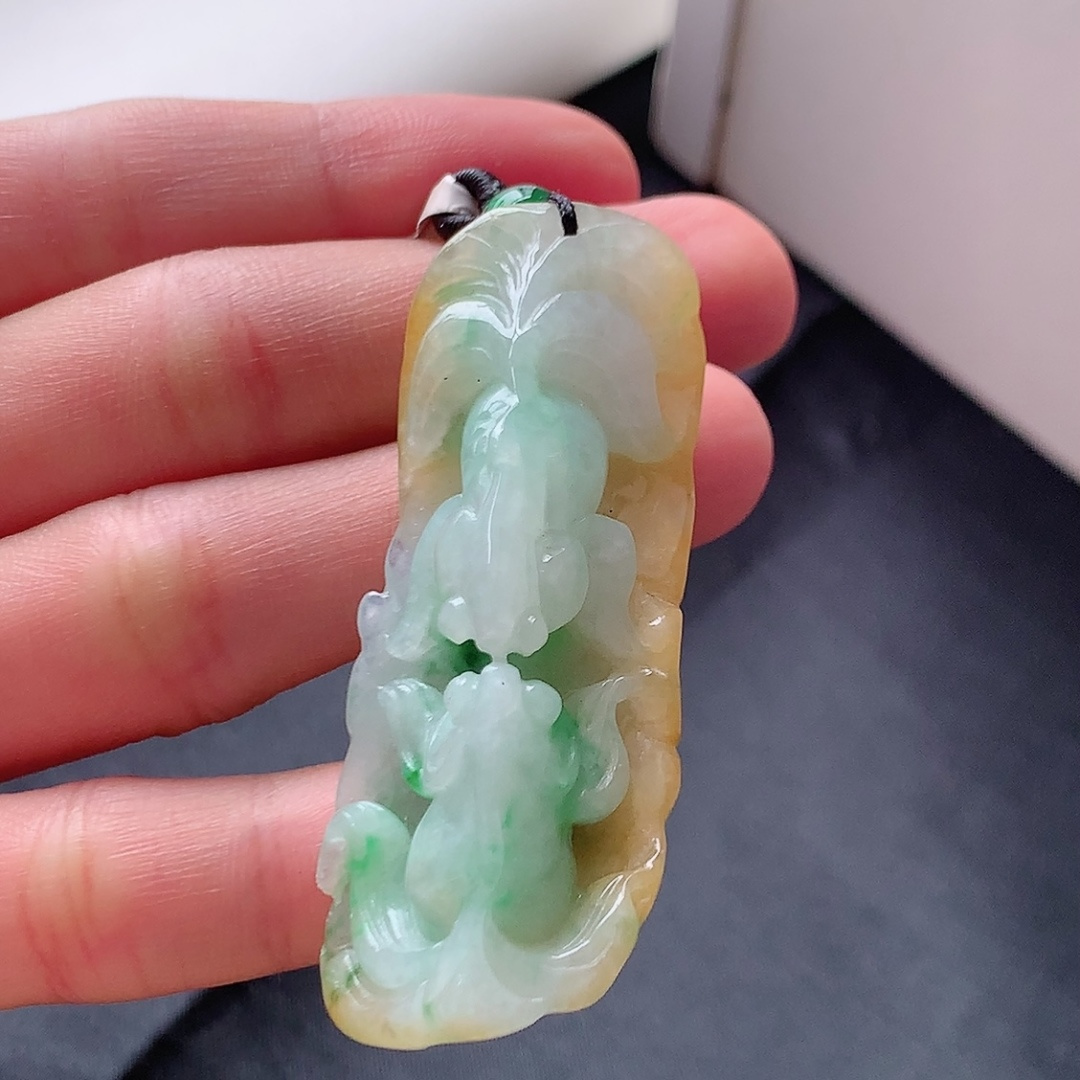 ️ 黄绿挂件 青翠明媚，品相喜悦，水润十足 佩戴精致优雅 货XC921，54.7-22.1-14.1