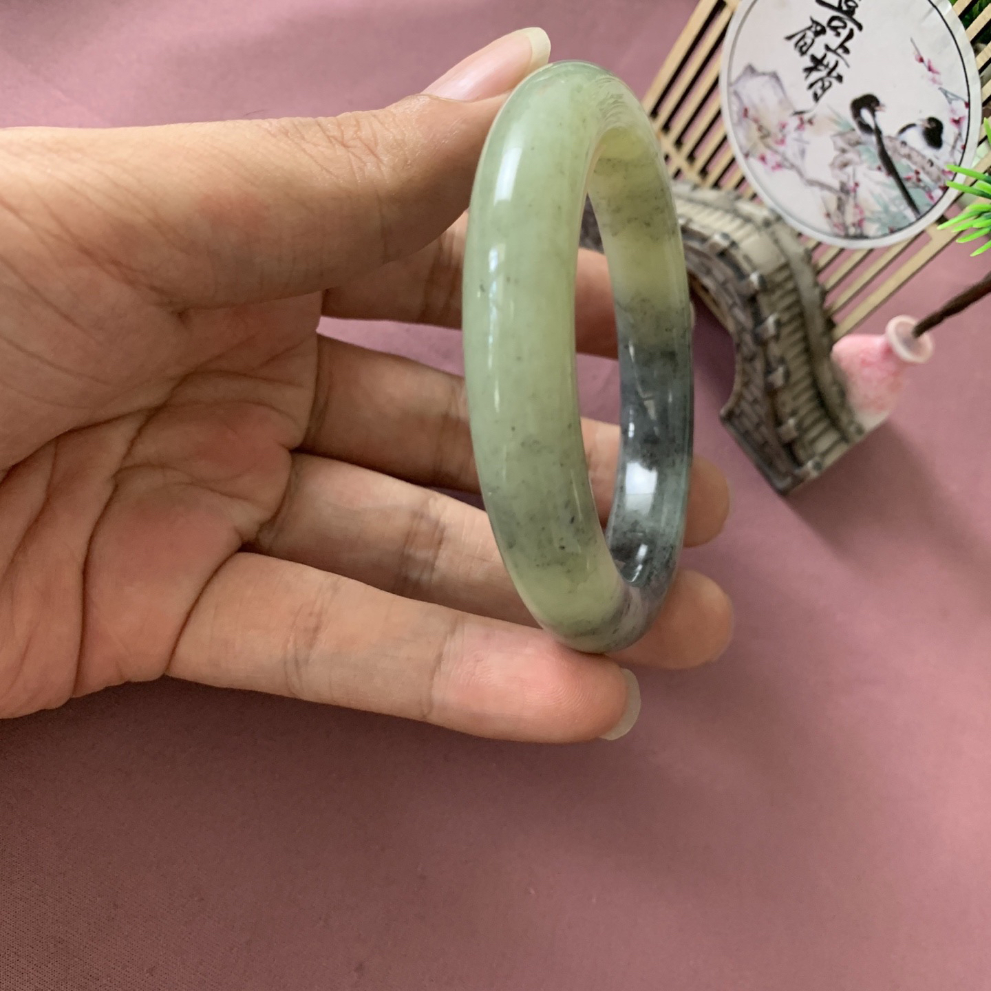 和田玉58圈青花手镯！精品漂花手镯，玉质细腻油润 底色纯净 无裂无棉 脂粉好，品质高。