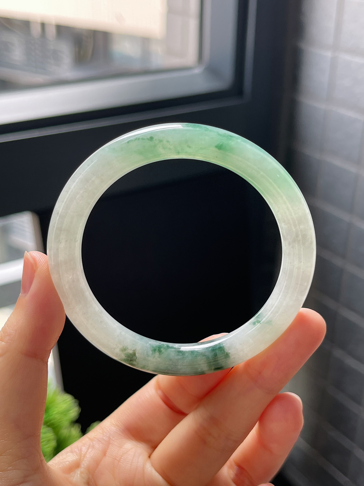 圈口52.5，冰糯种飘绿圆条翡翠手镯9.24