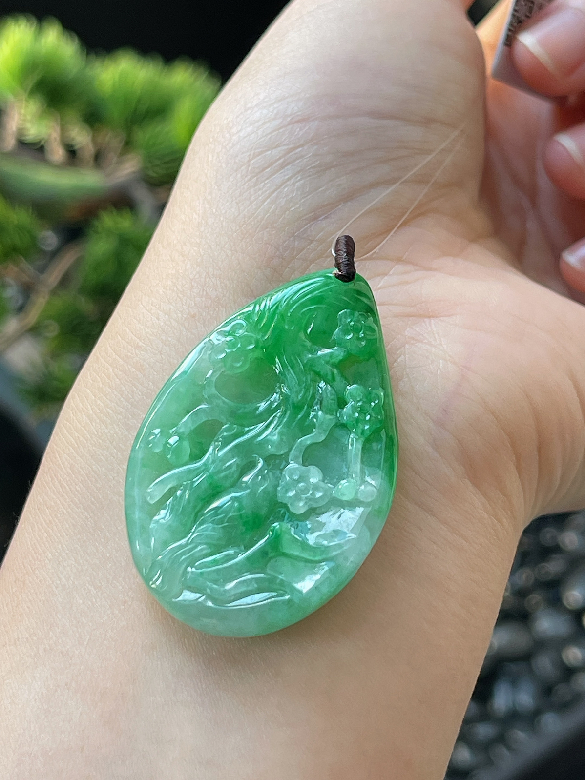 翡翠糯化种绿色山水牌挂件