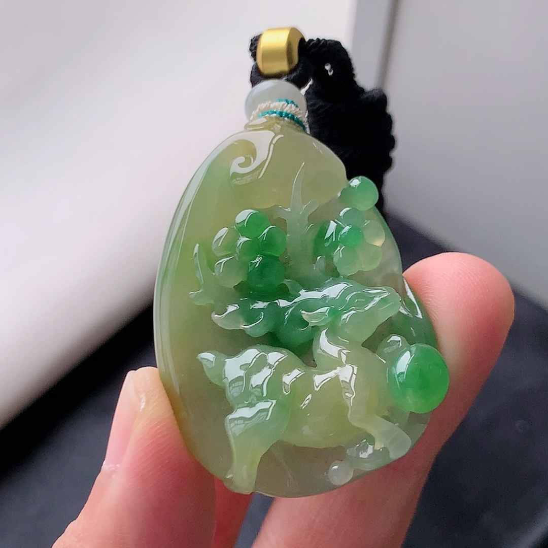 ️ 冰飘绿黄梅花鹿挂件 一路平安色系甜美，种老冰润细腻，佩戴优雅大气 货号24821，41.6-29.9-9.4