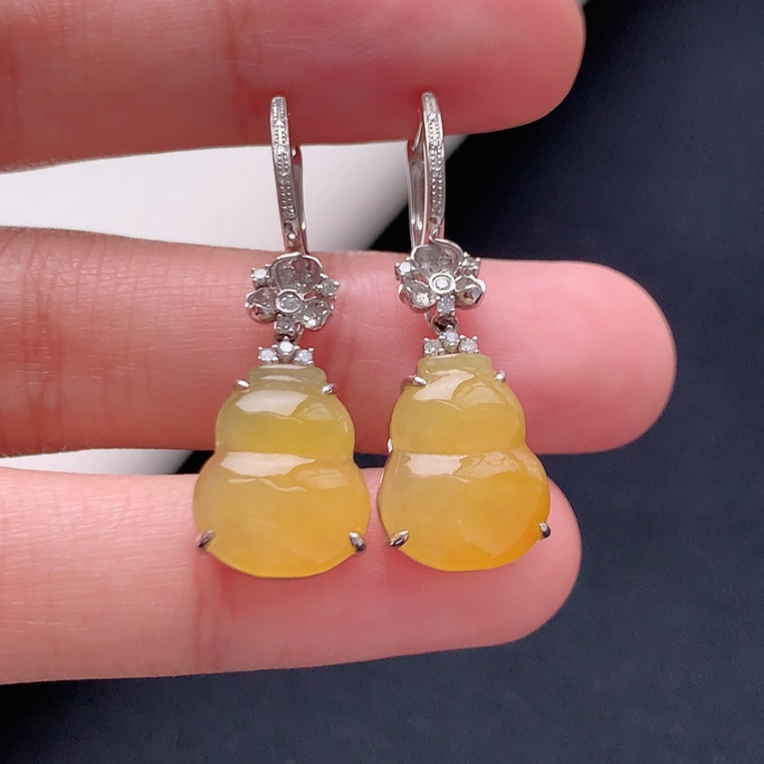️ 冰黄葫芦耳坠。料子饱满细腻 品相喜悦，佩戴简约时尚 货号18502，35.4-11.8-6.5