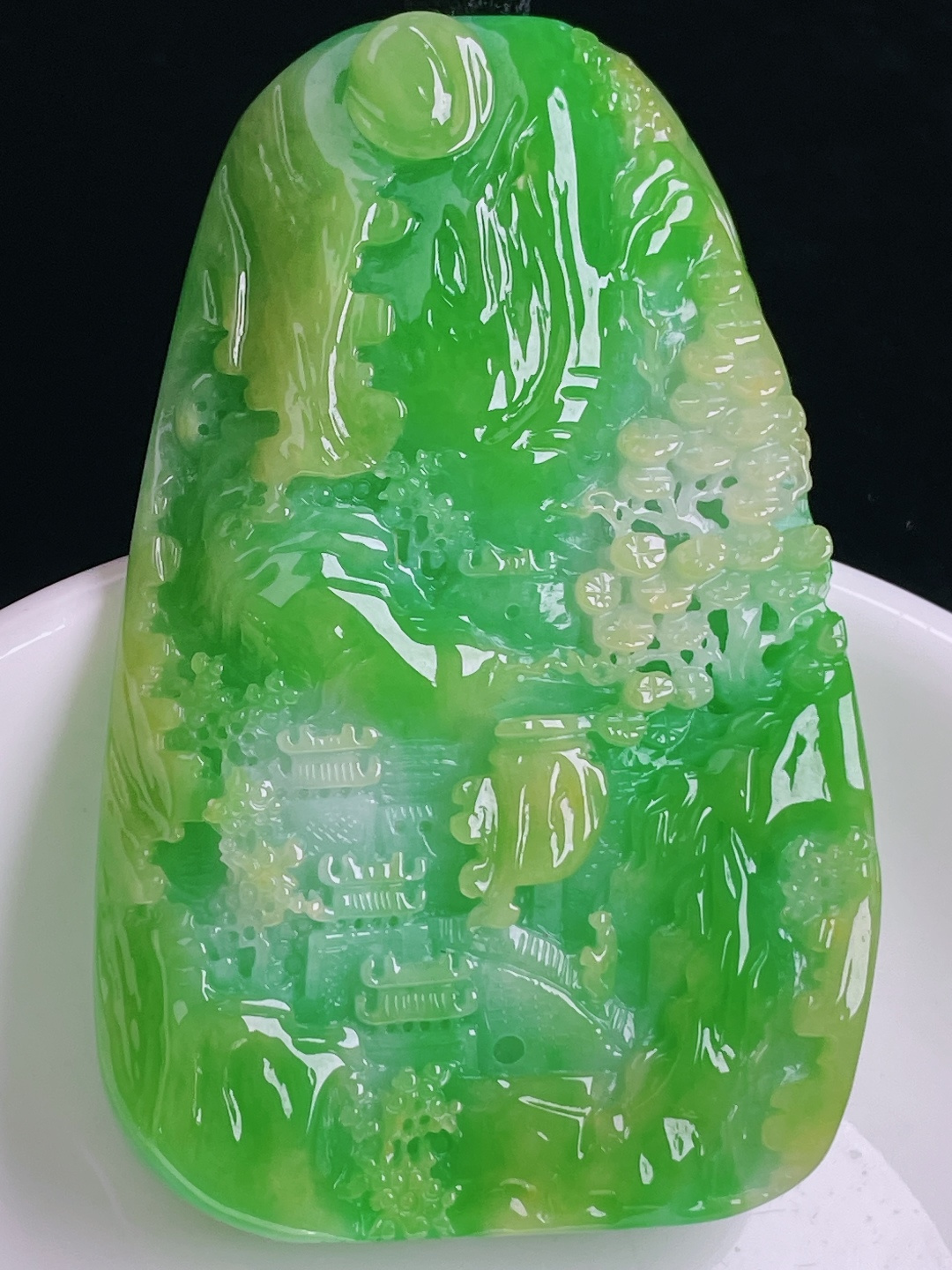 ️辣绿山水牌，老种起光，细底通透，尺寸：66.4/42.8/8mm0923