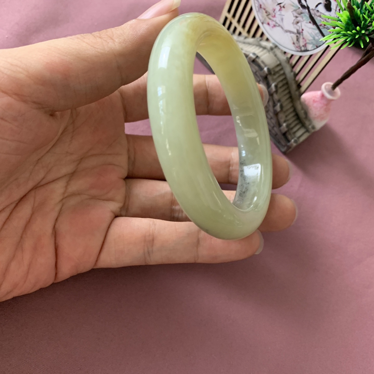 和田玉60圈且末糖料手镯！精品楼兰三色手镯，圈口60玉质细腻油润 底色纯净 无裂 脂粉好，品质高。