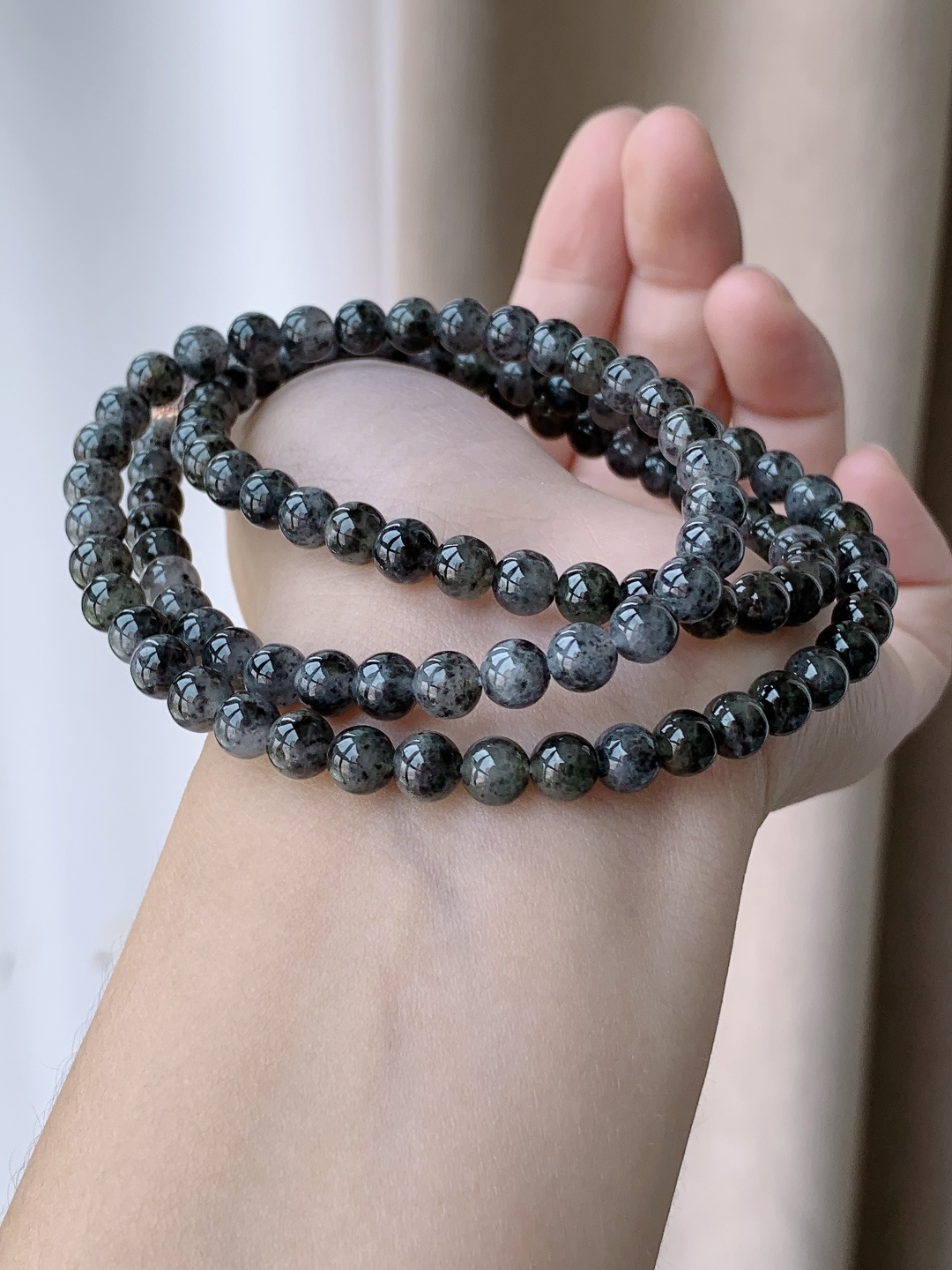 【珠子】冰乌鸡珠链圆珠珠子珠串长串 【说明】缅甸 性比高 【尺寸】6mm 32cm 【重量】43克