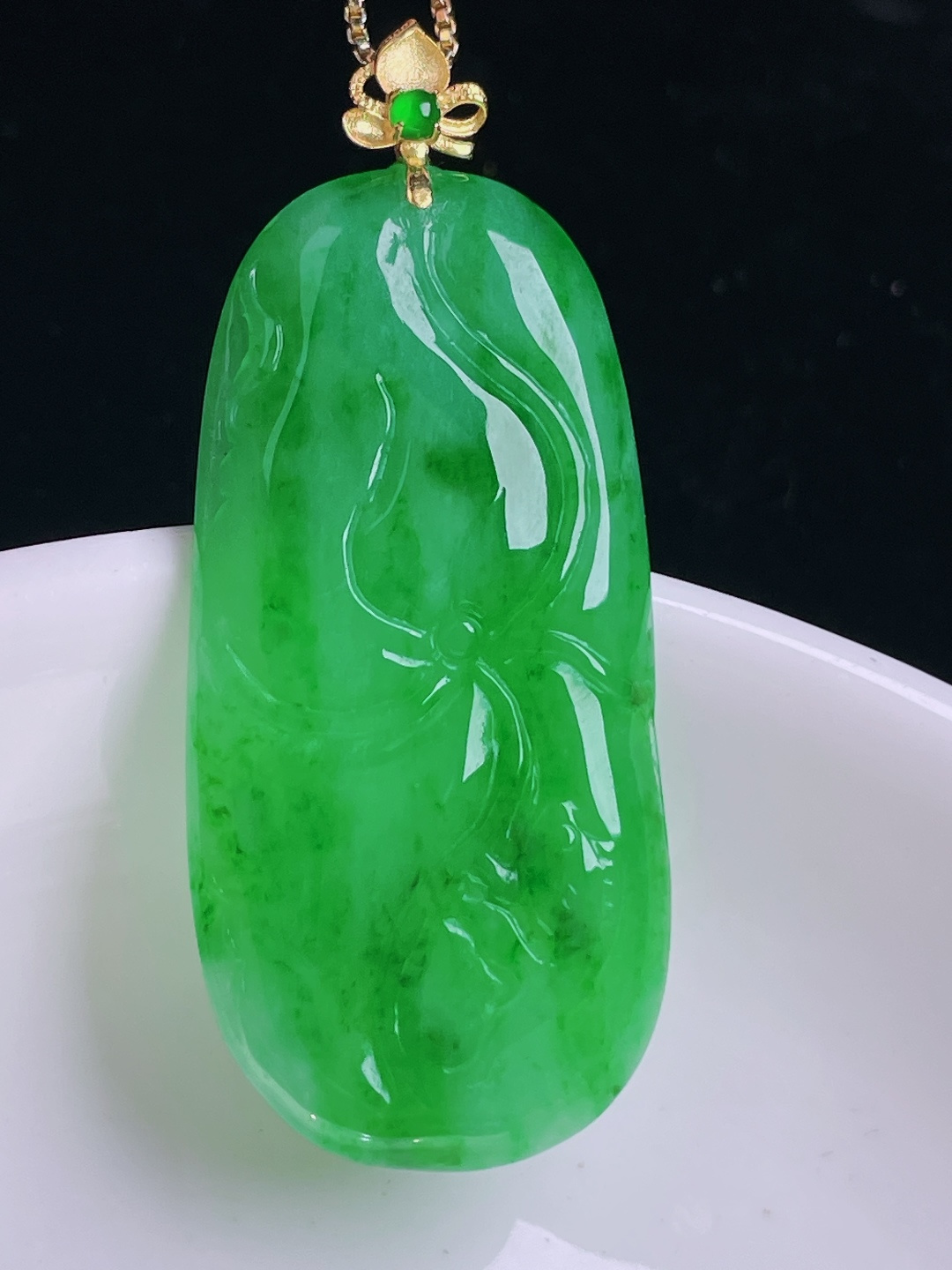 ️阳绿和和美美，18k镶嵌，尺寸：46裸石39.4/19/3.5mm0923