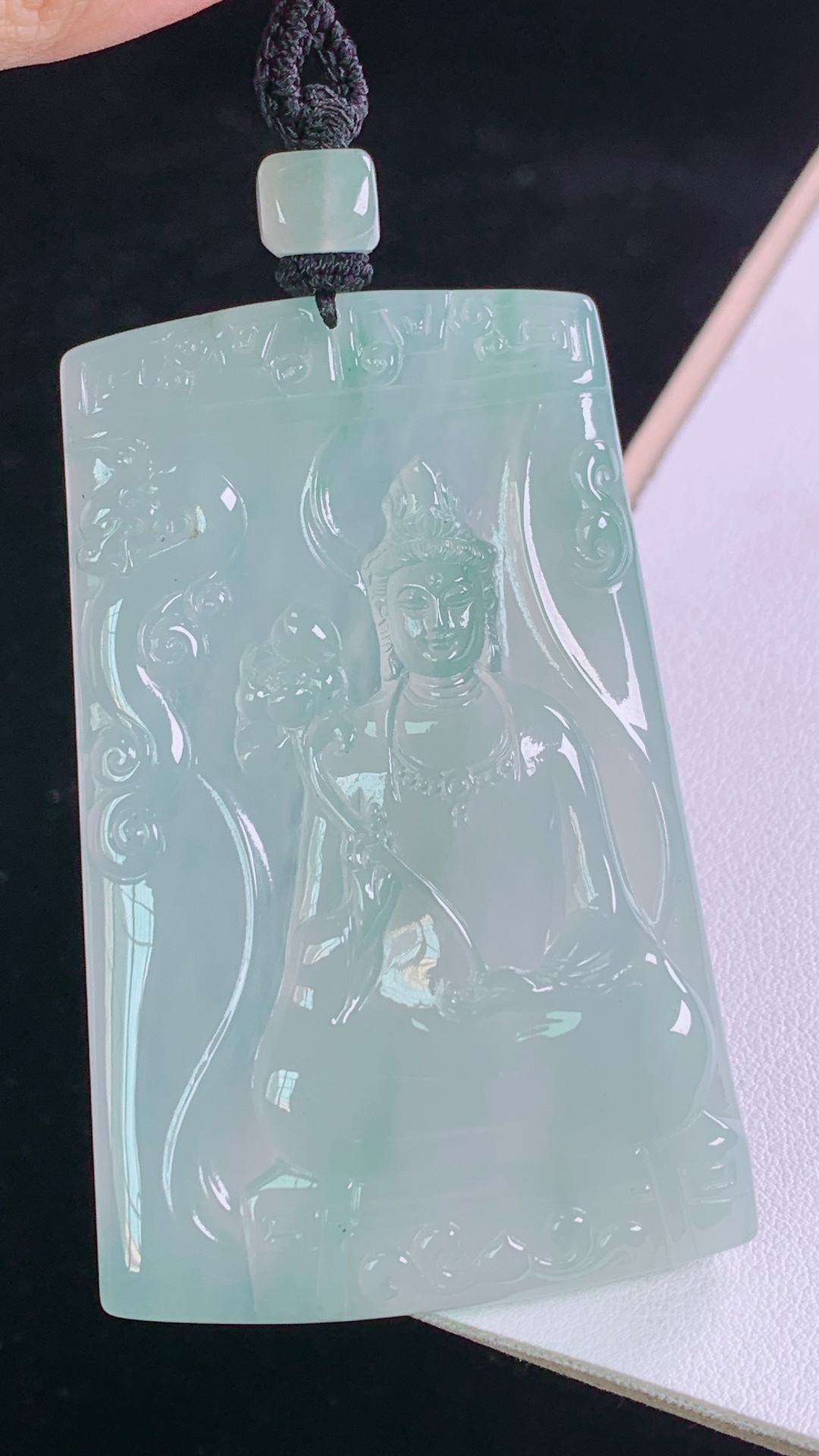冰种大势至观音，冰润荧光，清爽通透，无裂，尺寸:68.7-44.6-8.2mm 21