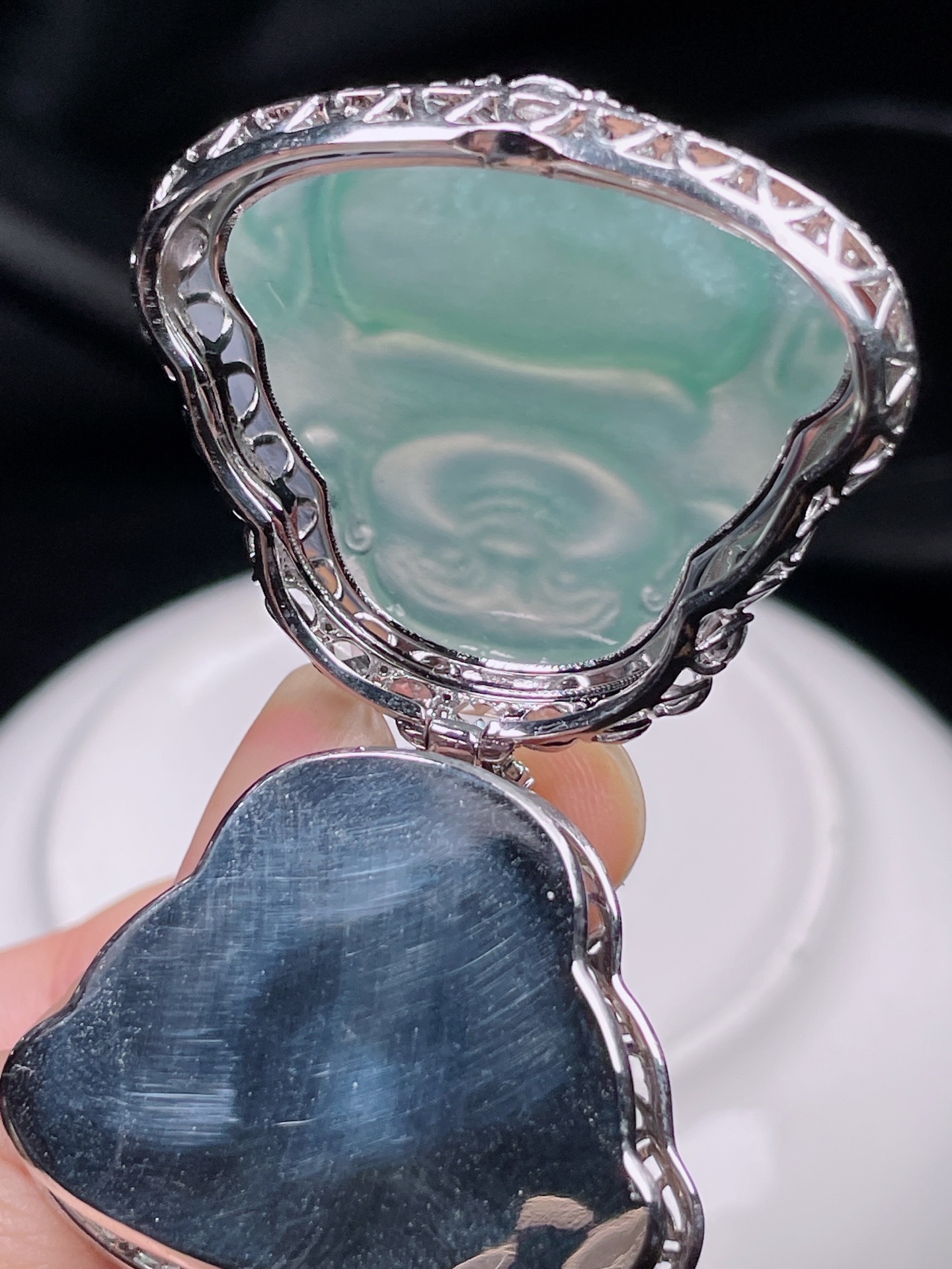 ️ 木那冰绿佛公 无裂细腻 起胶通透 整体：39.4/35.2/12.5 裸石：26.3/35
