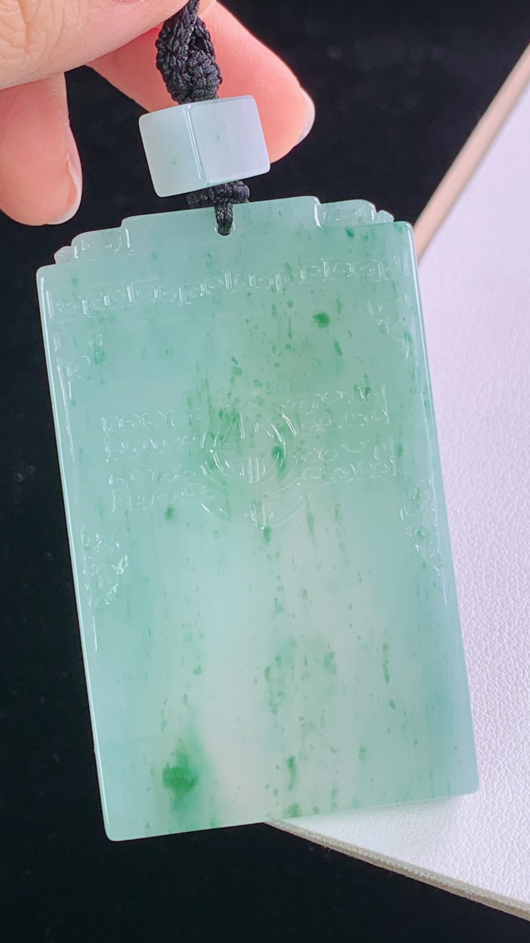 冰飘花仿古无事牌 花色灵动，底子细腻，无裂，尺寸:63.3-38.7-6.0mm 21