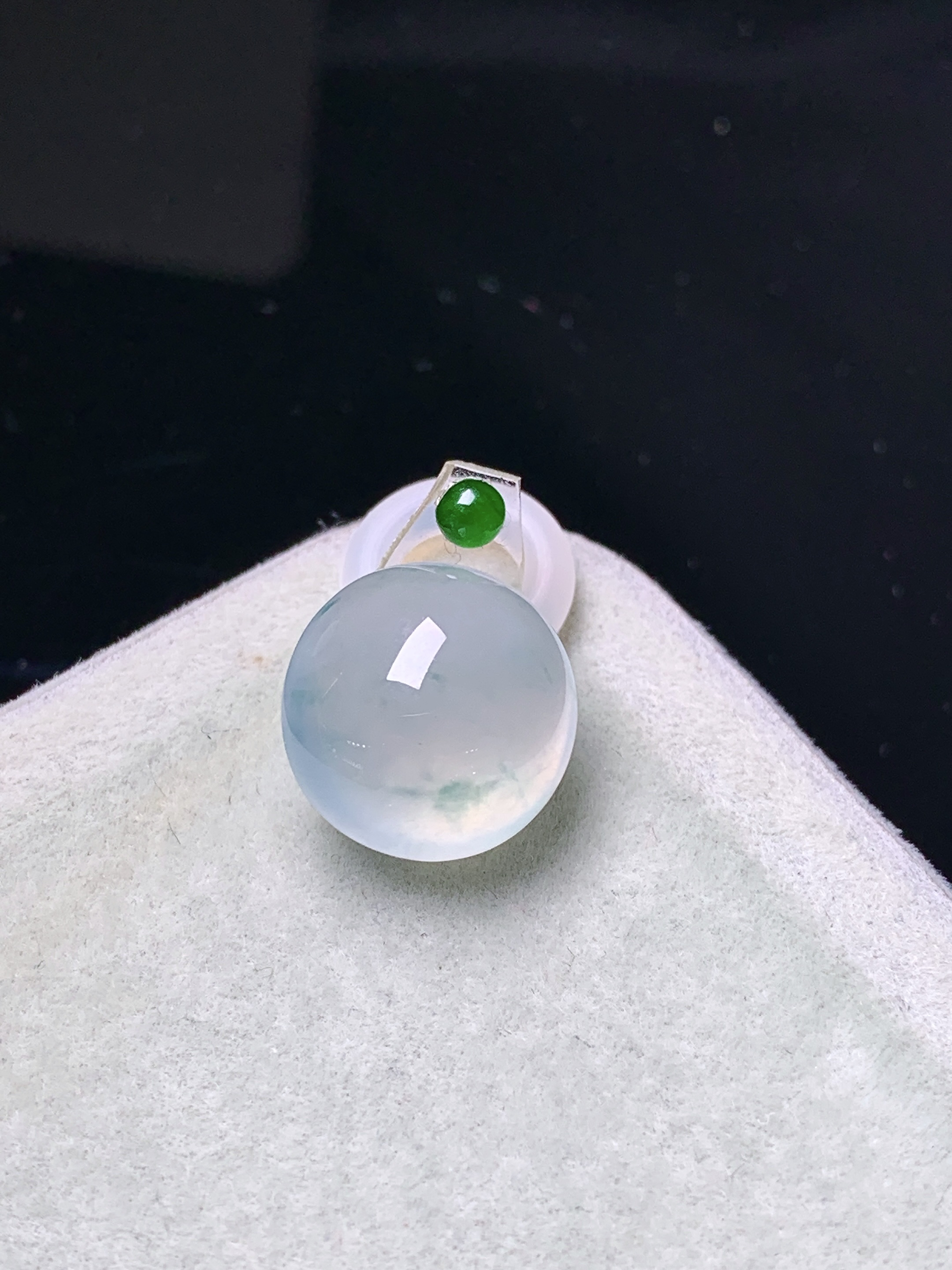 镶嵌款 冰种蛋面吊坠 玉质细腻 色泽艳丽清新 水润亮眼 整体尺寸12*11.6*6.5 2x