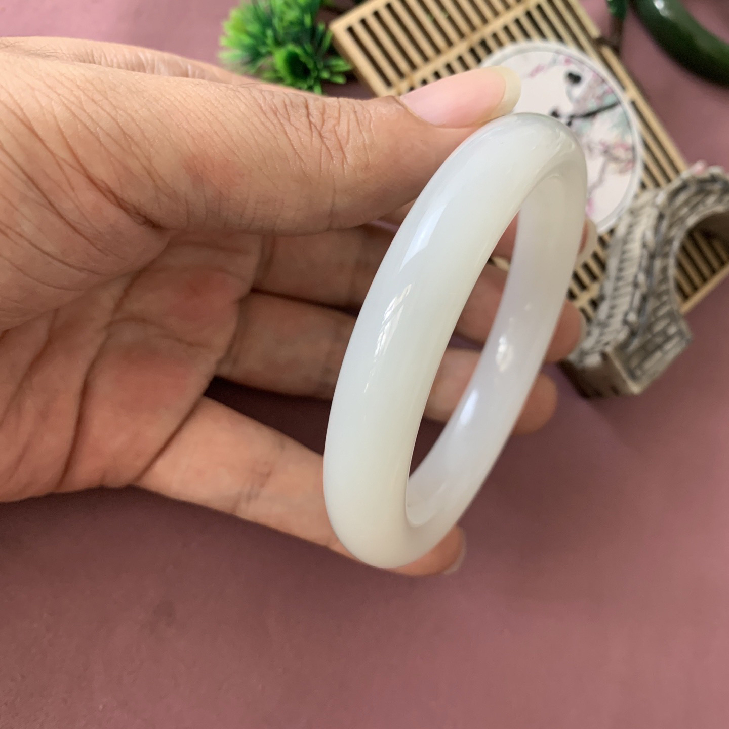 和田玉59.9圈羊脂白手镯！圈口59.9玉质细腻油润 底色纯净 脂粉好，品质高