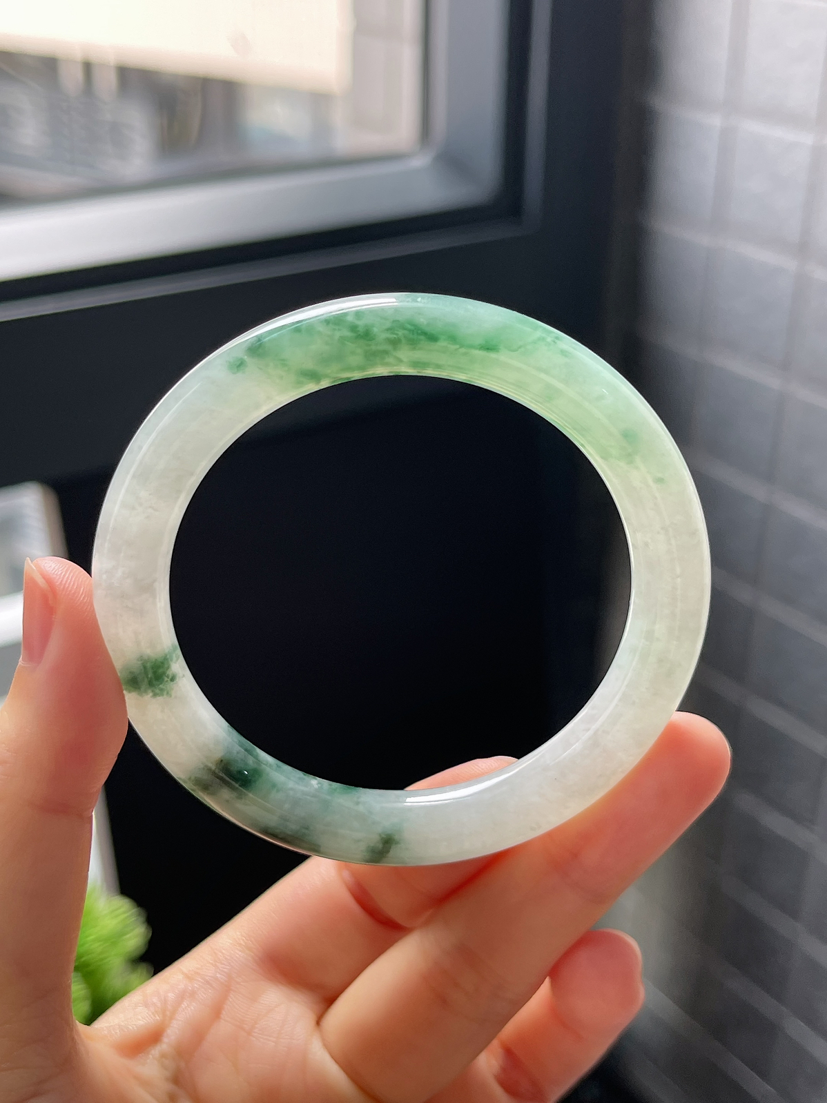 圈口52.5，冰糯种飘绿圆条翡翠手镯9.24