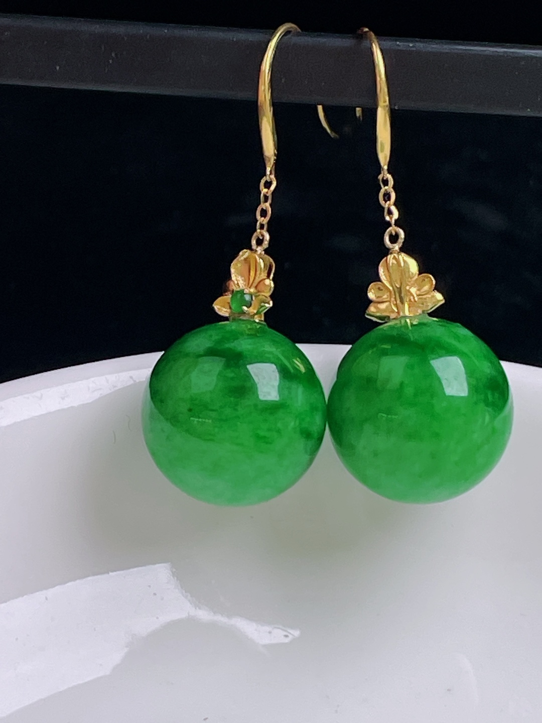 ️辣绿耳坠，18k镶嵌，老种起光，细底通透，尺寸：裸石13.3mm0923
