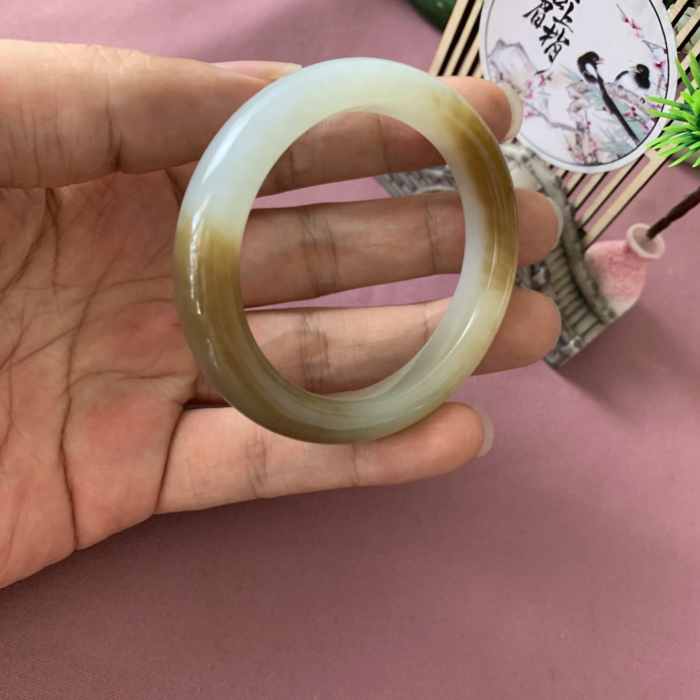 和田玉51圈且末糖料贵妃手镯！精品楼兰三色手镯，内径长/宽54/47宽玉质细腻油润 底色纯净 无裂无黑脂粉好，品质高。
