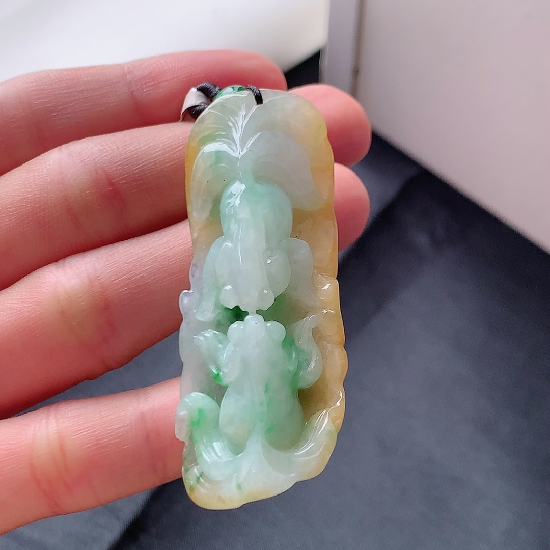 ️ 黄绿挂件 青翠明媚，品相喜悦，水润十足 佩戴精致优雅 货XC921，54.7-22.1-14.1