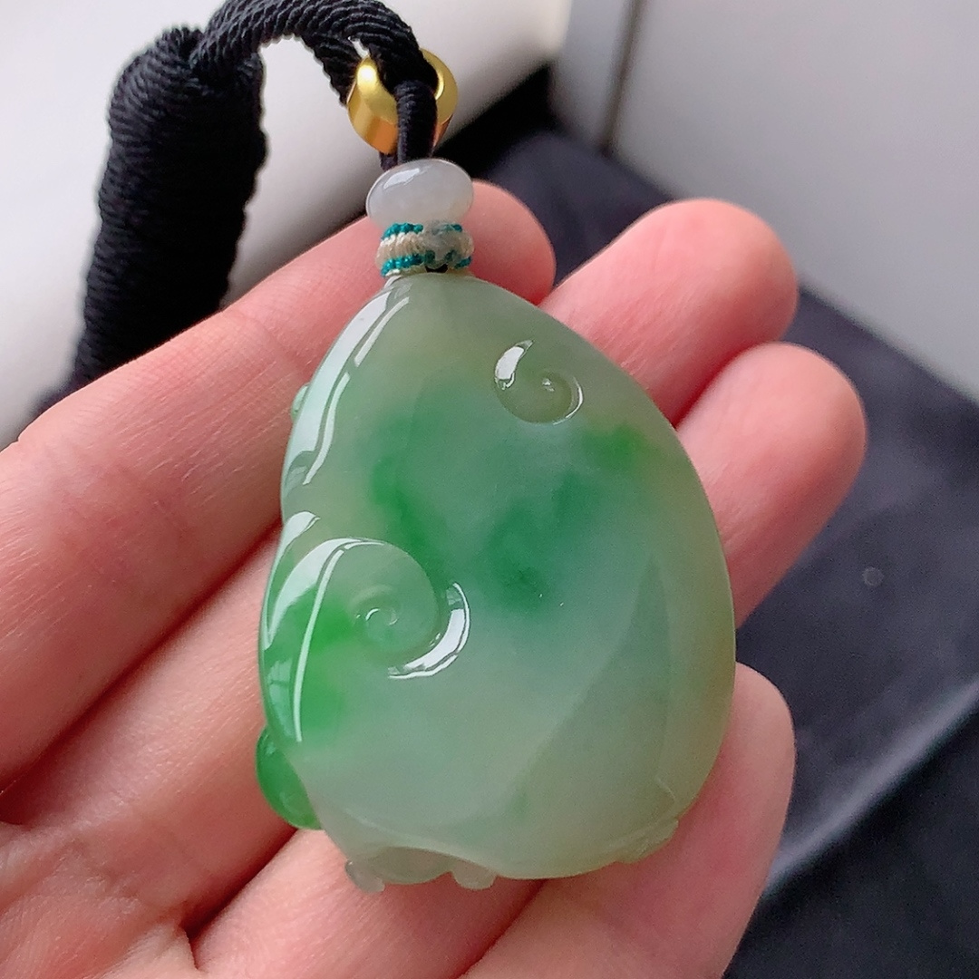 ️ 冰飘绿黄梅花鹿挂件 一路平安色系甜美，种老冰润细腻，佩戴优雅大气 货号24821，41.6-29.9-9.4