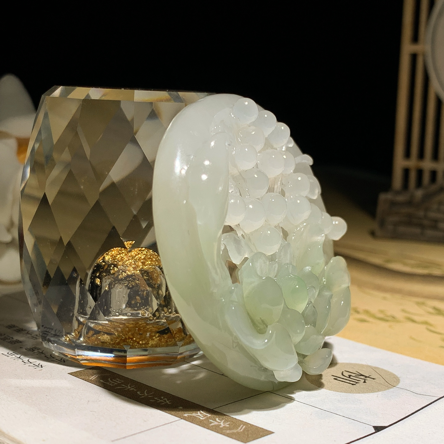 新疆和田玉飘翠花开富贵挂件 尺寸50/52/12重36克！玉质细腻油润 底色纯净 脂粉好，品质好。l
