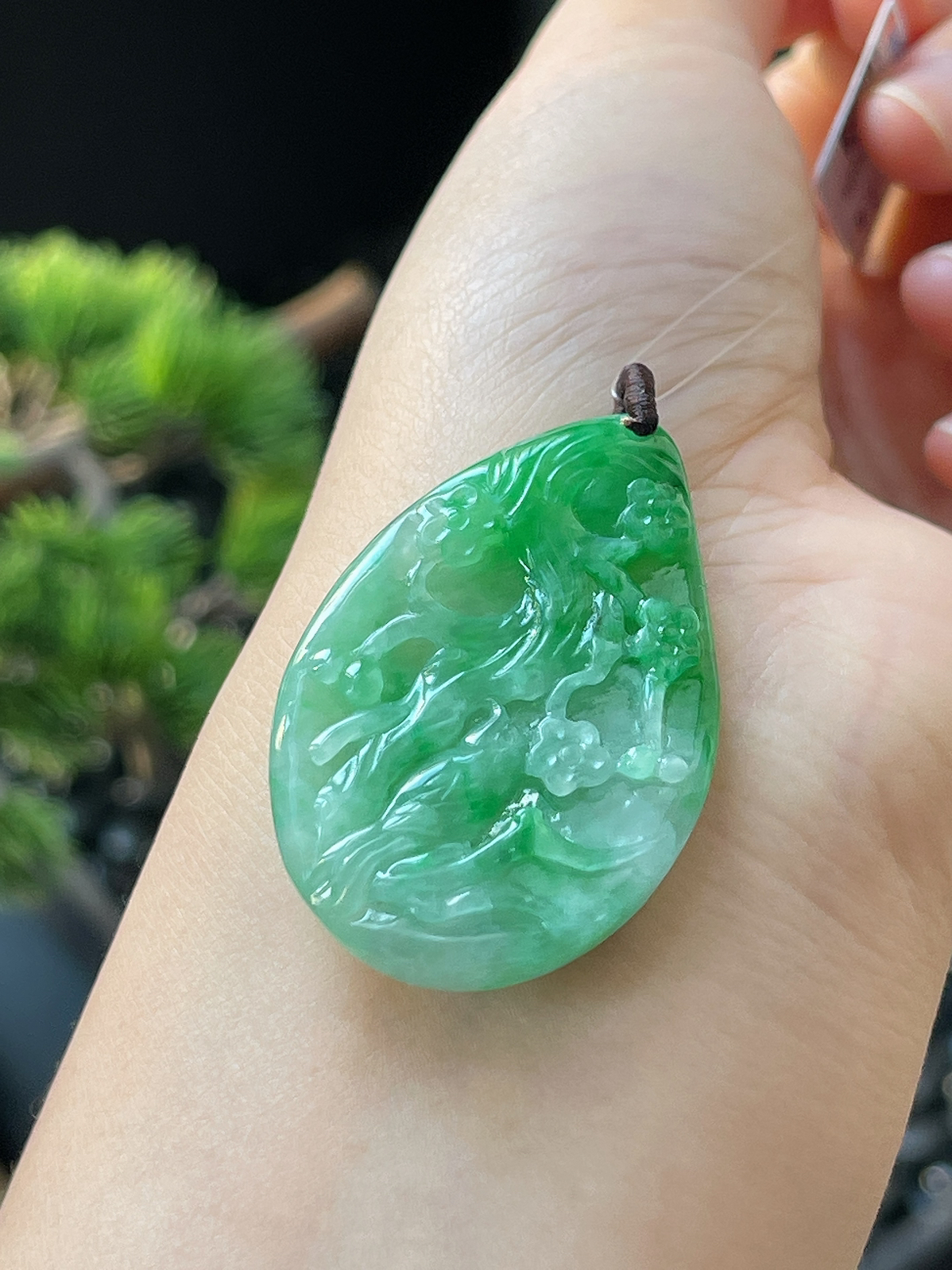 翡翠糯化种绿色山水牌挂件