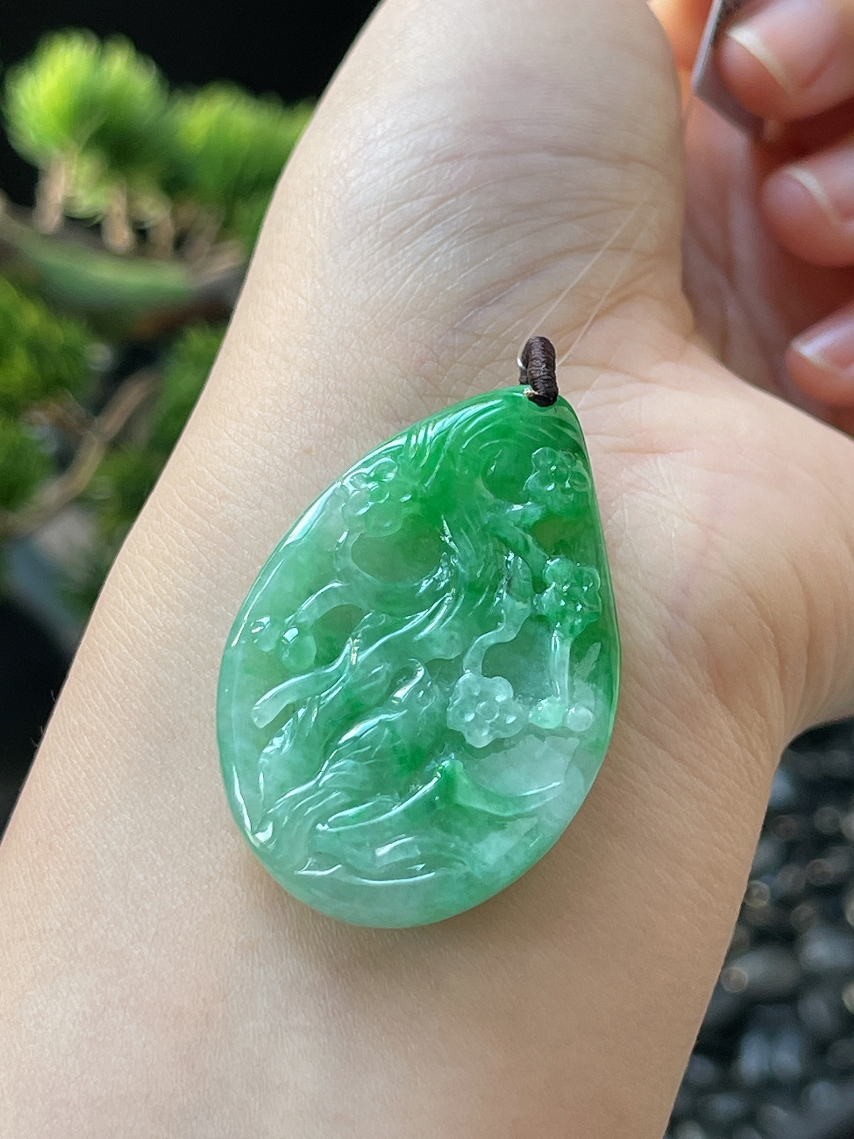 翡翠糯化种绿色山水牌挂件