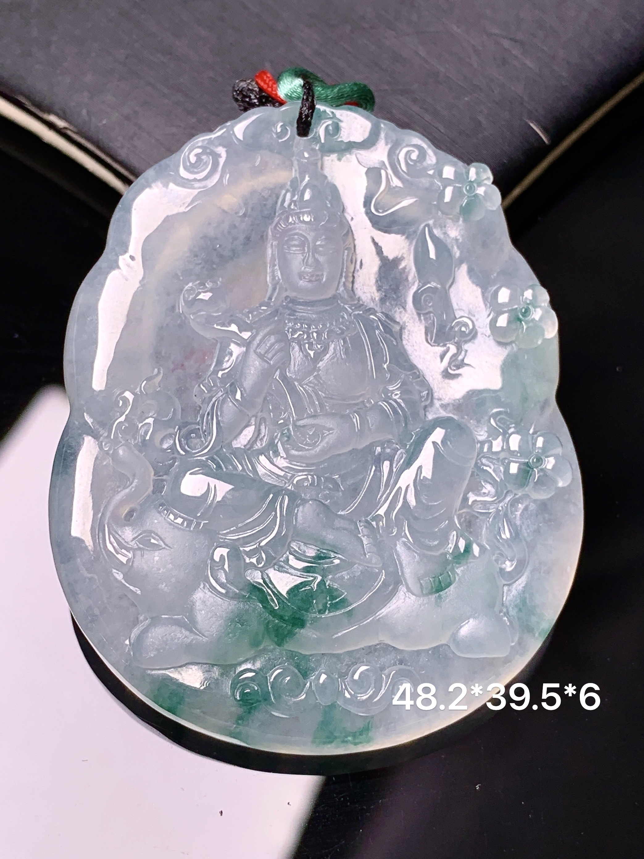飘绿普贤吊坠 玉质细腻 色泽艳丽清新 水润亮眼 整体尺寸48.2*39.2*6 b2
