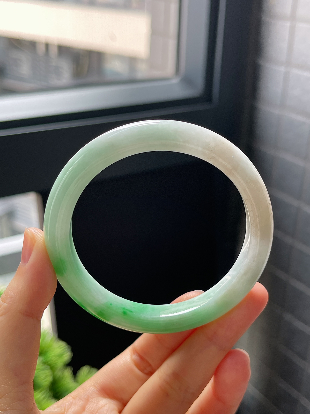 圈口56，糯化种飘花翡翠正圈手镯9.24
