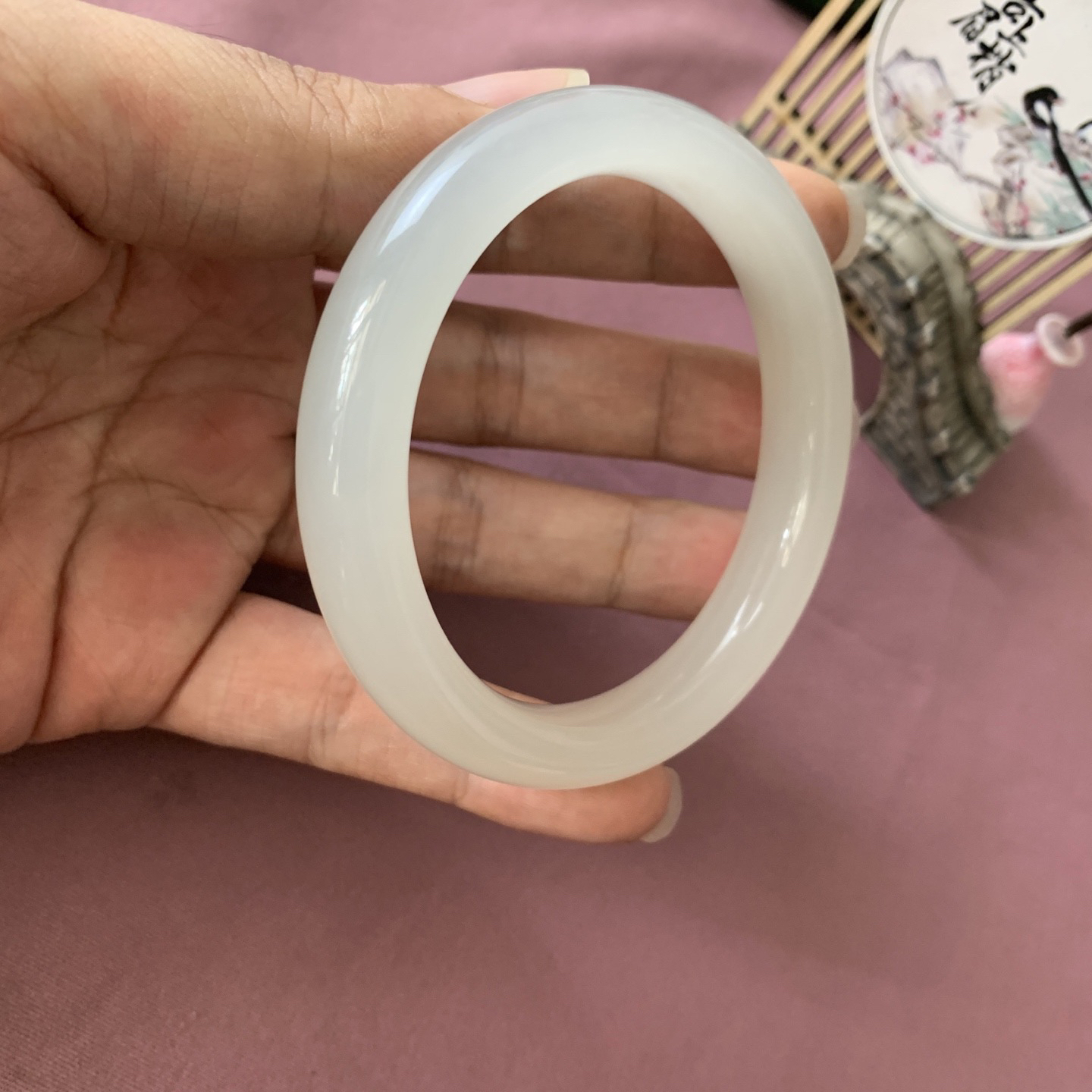 和田玉60.3圈口藕粉色手镯！玉质细腻油润 底色纯净 ，脂粉好，品质高