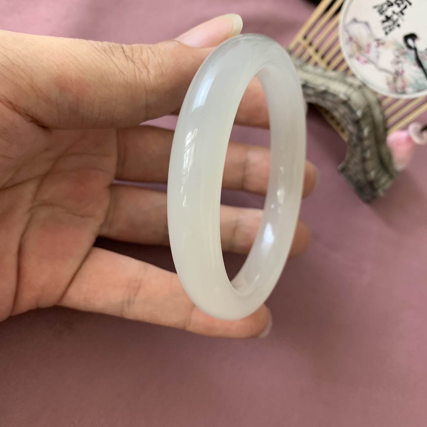 和田玉60.3圈口藕粉色手镯！玉质细腻油润 底色纯净 ，脂粉好，品质高